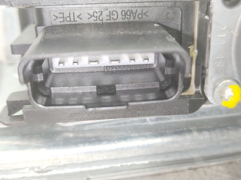 Recambio de elevalunas delantero derecho para peugeot 208 1.2 12v vti referencia OEM IAM 9816402080  9816401680