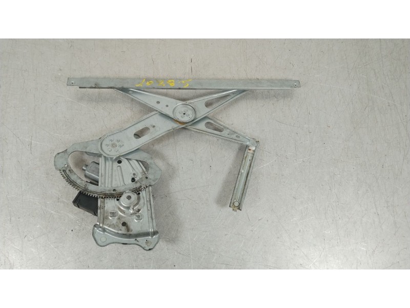 Recambio de elevalunas delantero derecho para renault scenic iii expression referencia OEM IAM 807212569R  807302741R