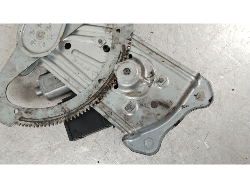 Recambio de elevalunas delantero derecho para renault scenic iii expression referencia OEM IAM 807212569R  807302741R