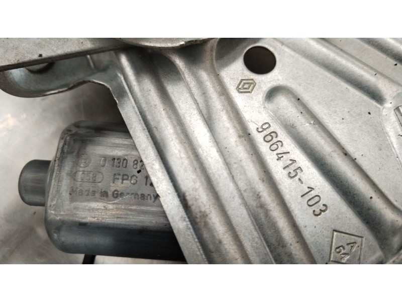 Recambio de elevalunas delantero derecho para renault scenic iii expression referencia OEM IAM 807212569R  807302741R