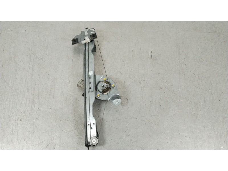Recambio de elevalunas delantero derecho para dacia duster ambiance 4x2 referencia OEM IAM 8200733828  
