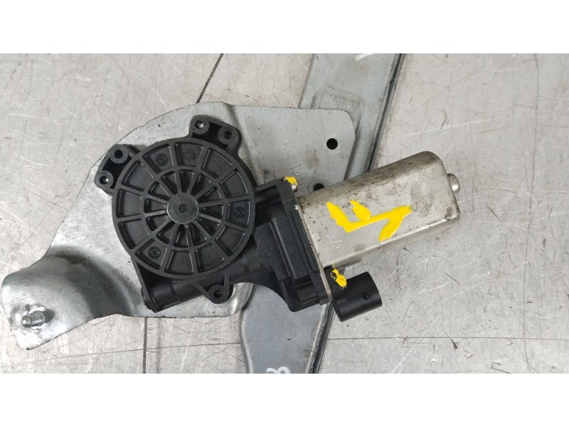 Recambio de elevalunas delantero derecho para dacia duster ambiance 4x2 referencia OEM IAM 8200733828  