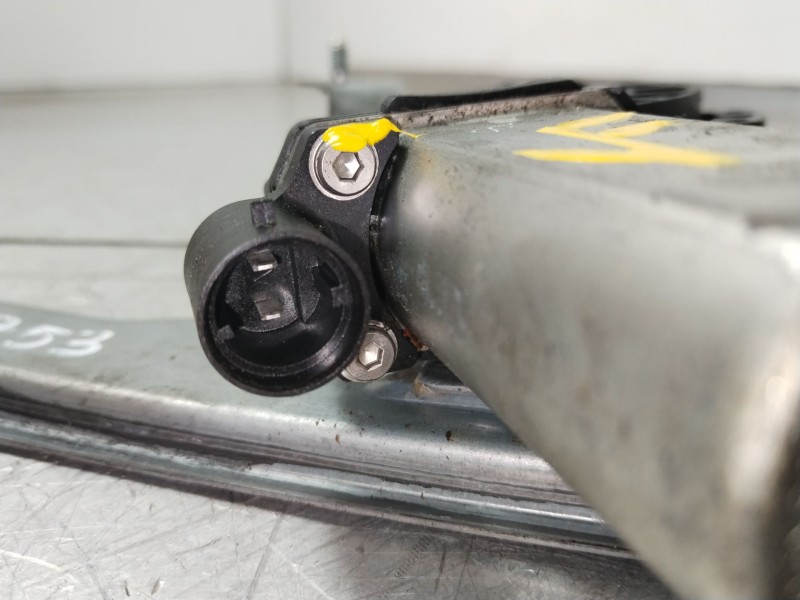 Recambio de elevalunas delantero derecho para dacia duster ambiance 4x2 referencia OEM IAM 8200733828  