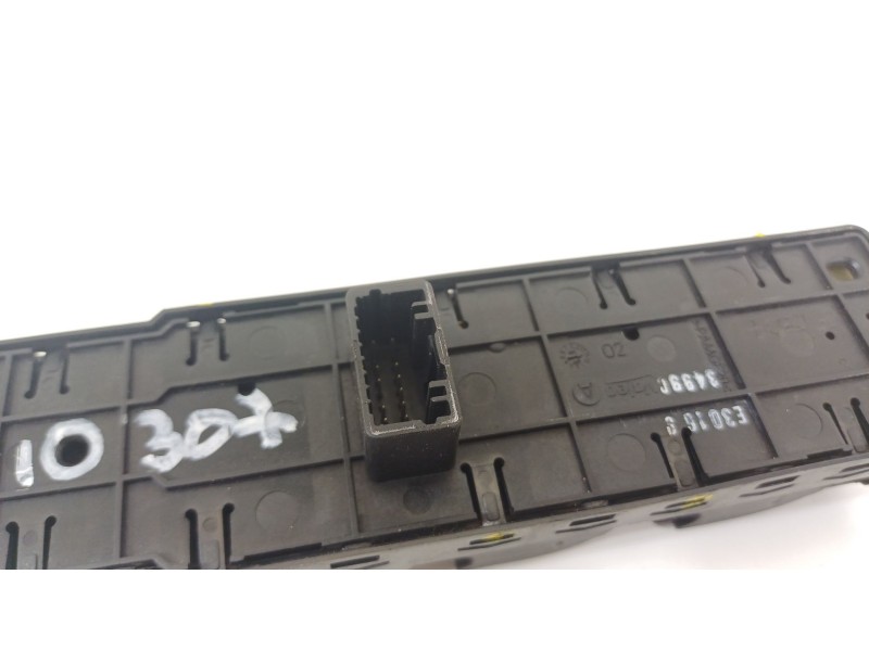 Recambio de mando elevalunas delantero izquierdo para renault megane iii berlina 5 p dynamique referencia OEM IAM 809610016R  