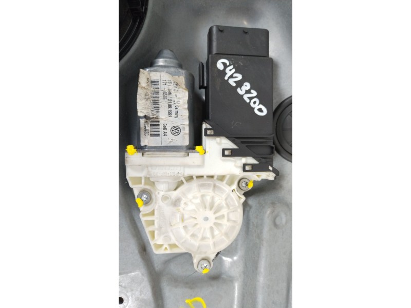 Recambio de elevalunas delantero derecho para volkswagen golf iv (1j1) 1.6 referencia OEM IAM 1J4837730AA  