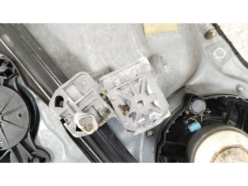 Recambio de elevalunas delantero derecho para volkswagen golf iv (1j1) 1.6 referencia OEM IAM 1J4837730AA  