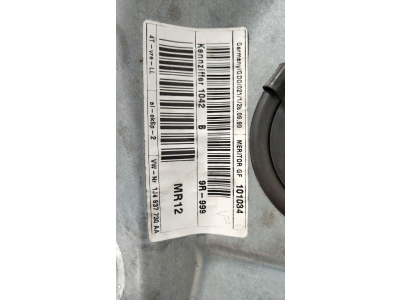 Recambio de elevalunas delantero derecho para volkswagen golf iv (1j1) 1.6 referencia OEM IAM 1J4837730AA  