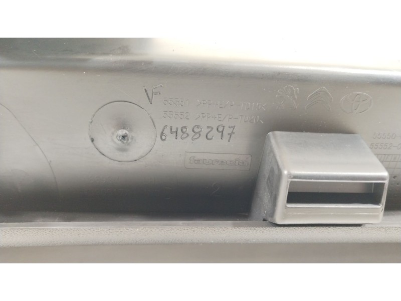 Recambio de guantera para toyota aygo x-cite referencia OEM IAM 555500H010  