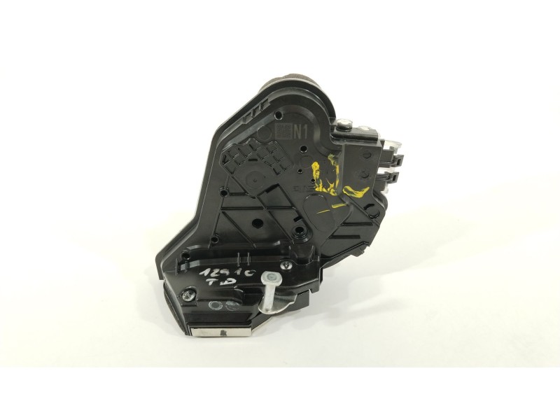 Recambio de cerradura puerta trasera derecha para toyota aygo x-cite referencia OEM IAM 6905002390  