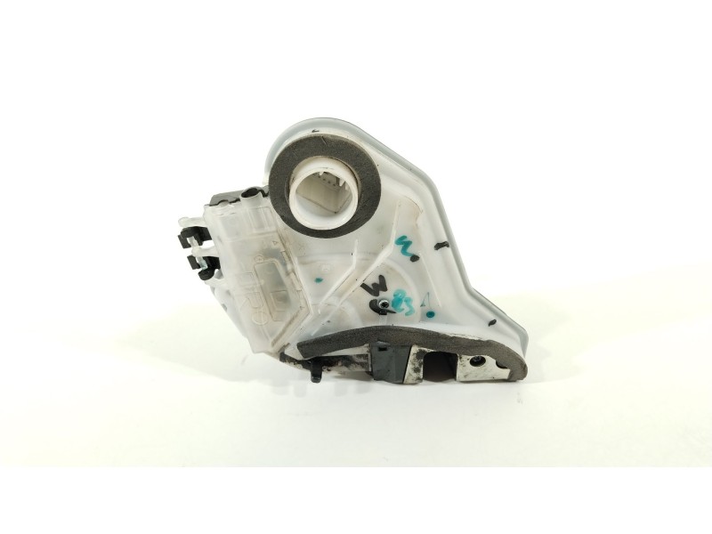 Recambio de cerradura puerta trasera derecha para toyota aygo x-cite referencia OEM IAM 6905002390  