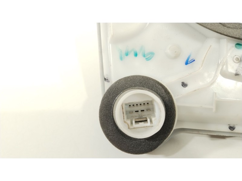 Recambio de cerradura puerta delantera derecha para toyota aygo x-cite referencia OEM IAM 6903002520  