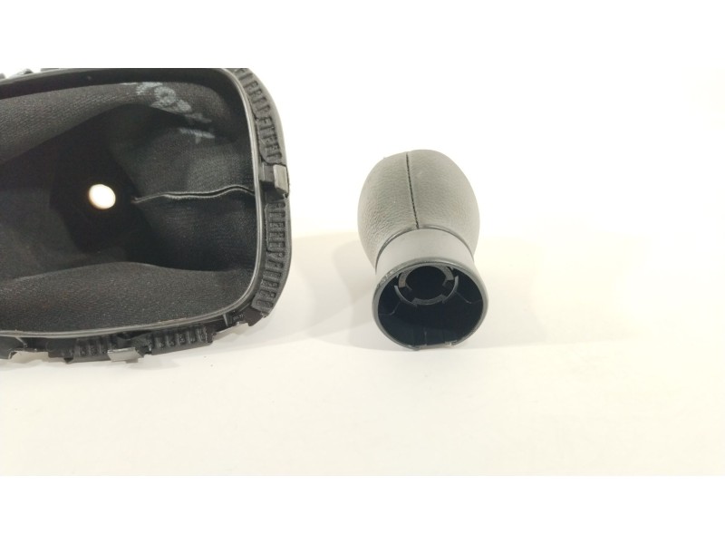 Recambio de pomo palanca cambio para toyota aygo x-cite referencia OEM IAM 335040H070B1  