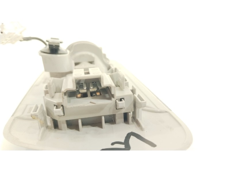 Recambio de luz interior para toyota aygo x-cite referencia OEM IAM 812600H010  