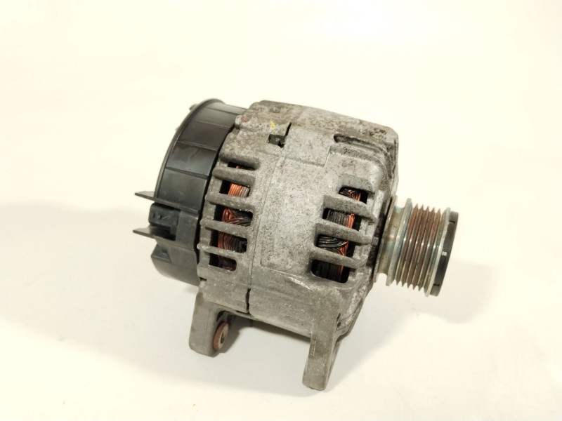 Recambio de alternador para renault megane iii berlina 5 p tomtom edition referencia OEM IAM 231000026R  TG15C146