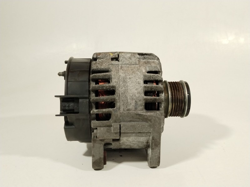 Recambio de alternador para renault megane iii berlina 5 p tomtom edition referencia OEM IAM 231000026R  TG15C146