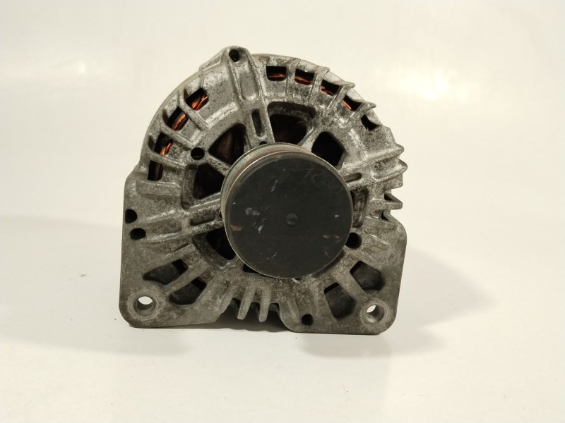 Recambio de alternador para renault megane iii berlina 5 p tomtom edition referencia OEM IAM 231000026R  TG15C146