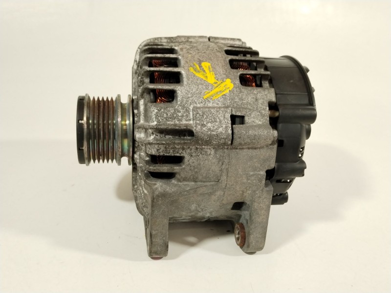 Recambio de alternador para renault megane iii berlina 5 p tomtom edition referencia OEM IAM 231000026R  TG15C146