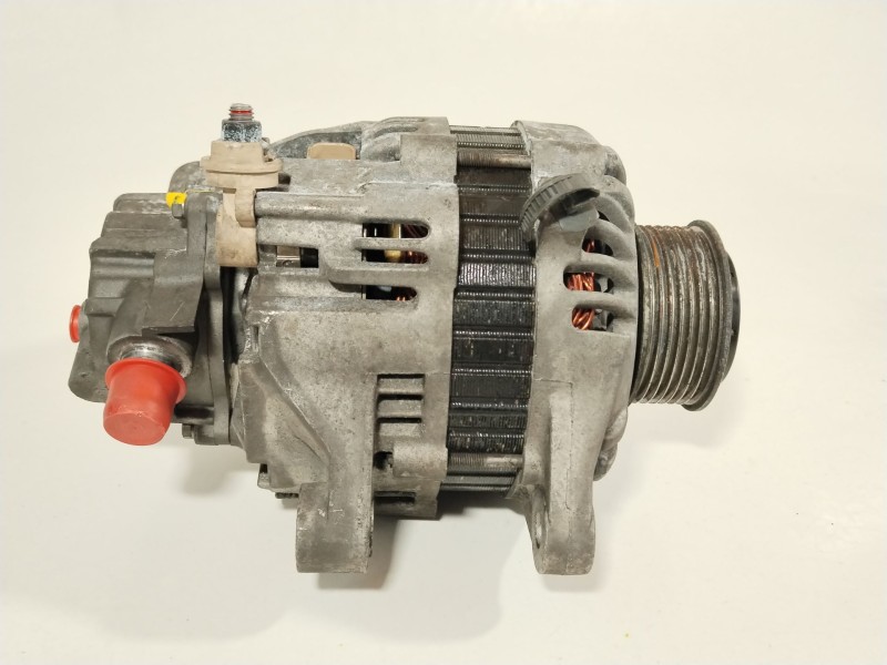 Recambio de alternador para hyundai h-1 / starex autobús (a1) 2.5 tci referencia OEM IAM 373004A003  