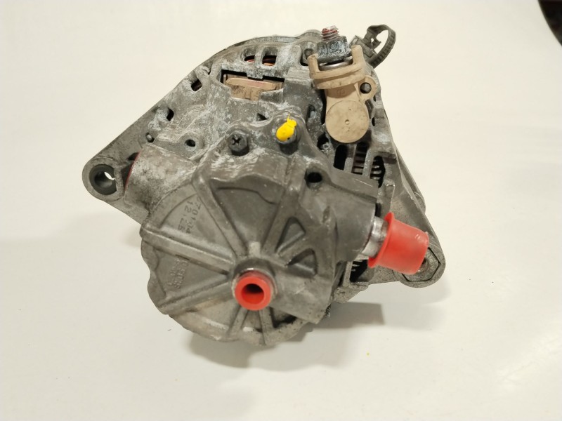 Recambio de alternador para hyundai h-1 / starex autobús (a1) 2.5 tci referencia OEM IAM 373004A003  