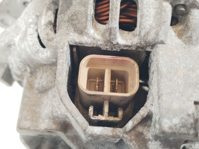 Recambio de alternador para hyundai h-1 / starex autobús (a1) 2.5 tci referencia OEM IAM 373004A003  