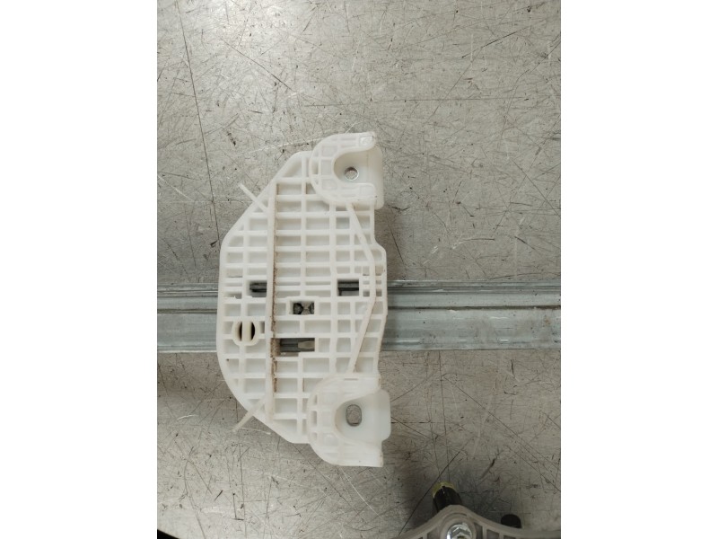 Recambio de elevalunas trasero derecho para kia stonic (ybcuv) black edition referencia OEM IAM 83402H8100  83460H8000