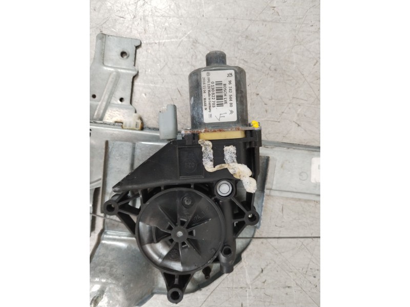 Recambio de elevalunas delantero izquierdo para peugeot 208 style referencia OEM IAM 9673154480  9674254480