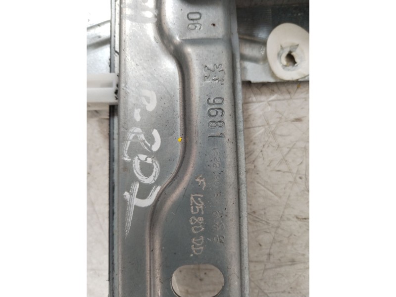 Recambio de elevalunas delantero derecho para peugeot 207 sport referencia OEM IAM 9681182280  400912C