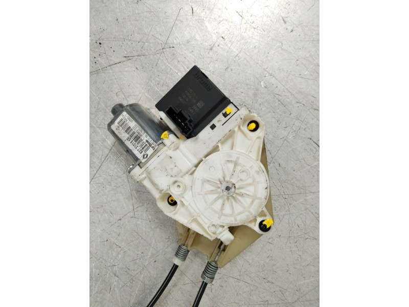 Recambio de elevalunas trasero izquierdo para renault megane iii sport tourer dynamique referencia OEM IAM 827210008R 920038101 