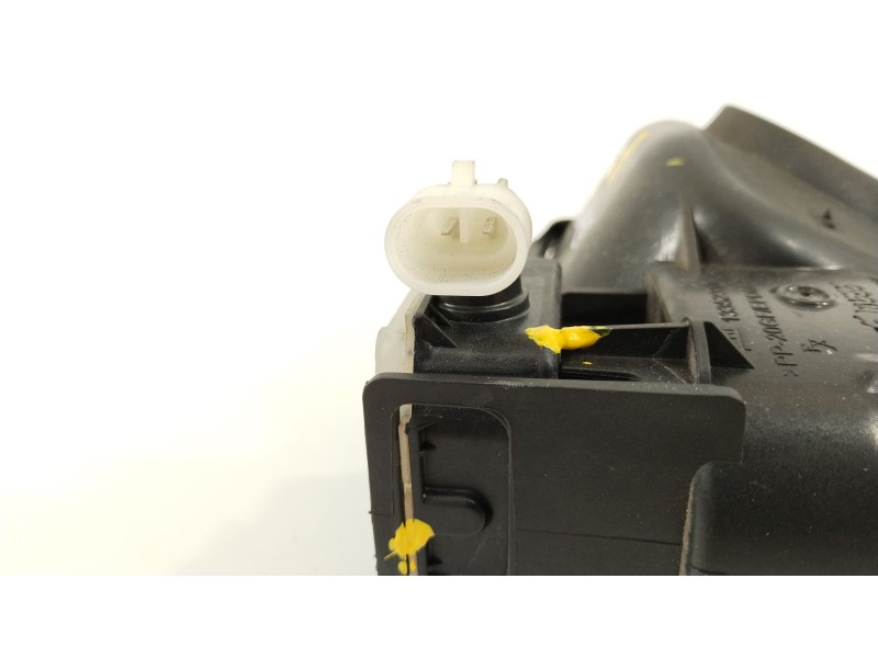 Recambio de tapa exterior combustible para opel insignia berlina 2.0 cdti referencia OEM IAM 13352310  13501151