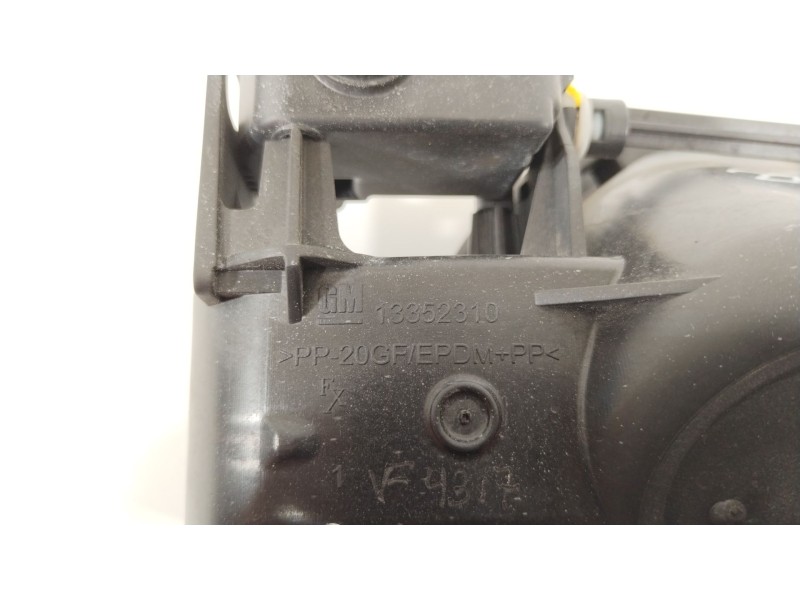 Recambio de tapa exterior combustible para opel insignia berlina cosmo referencia OEM IAM 39077237 13352310 13501151