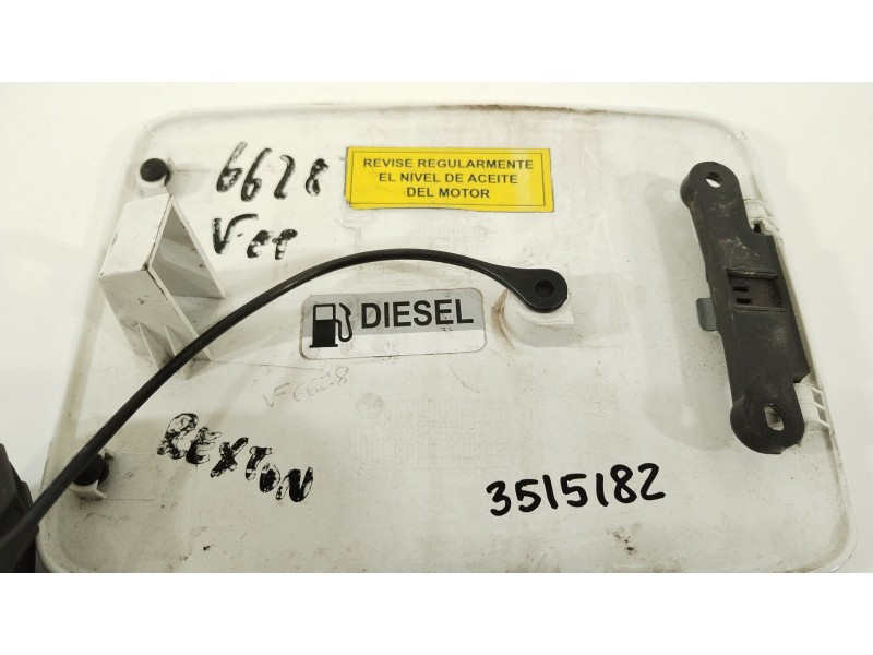 Recambio de tapa exterior combustible para ssangyong rexton w premium 2wd referencia OEM IAM 7162008003LAK  