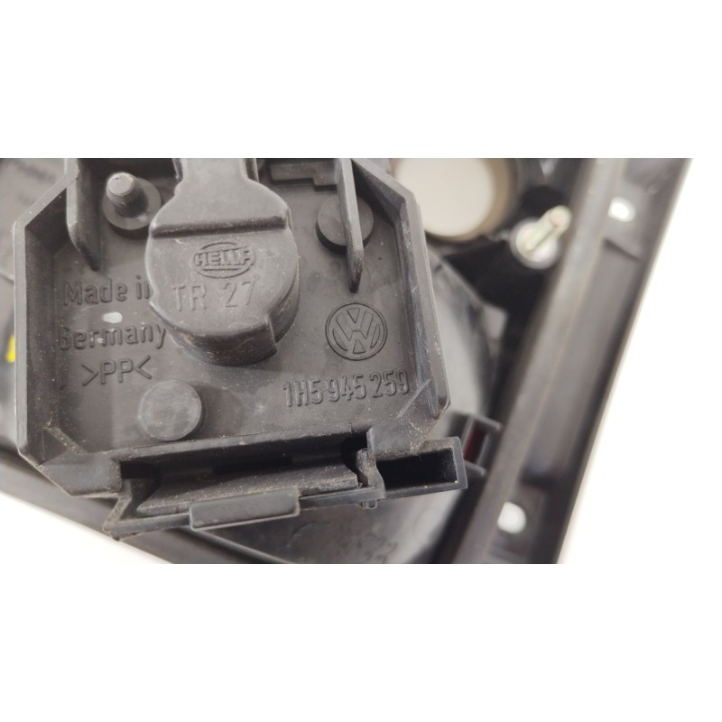 Recambio de piloto trasero derecho en porton para volkswagen vento (1h2) 1.6 referencia OEM IAM 1H5945108B  1H5945259