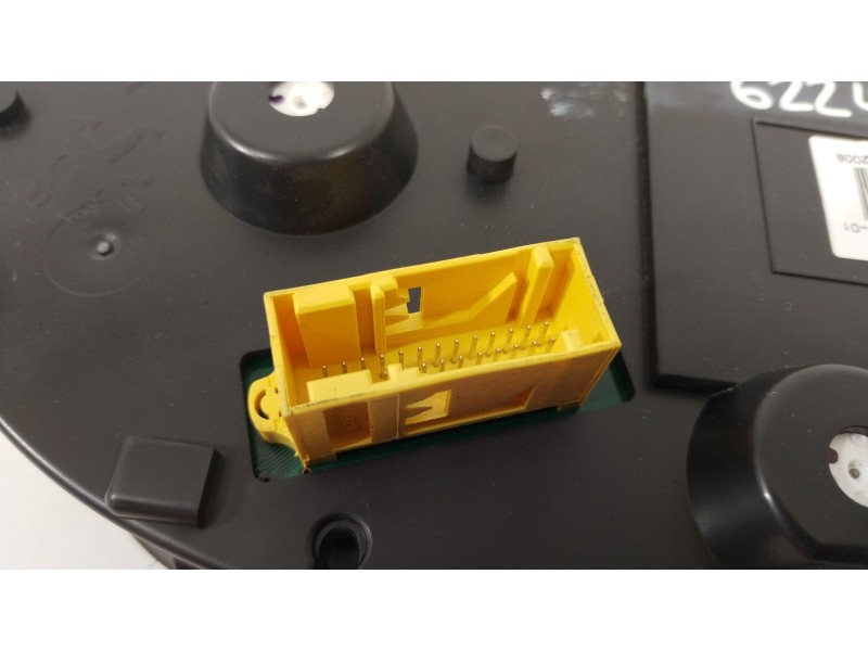 Recambio de cuadro instrumentos para peugeot 308 gt referencia OEM IAM 9665107680  