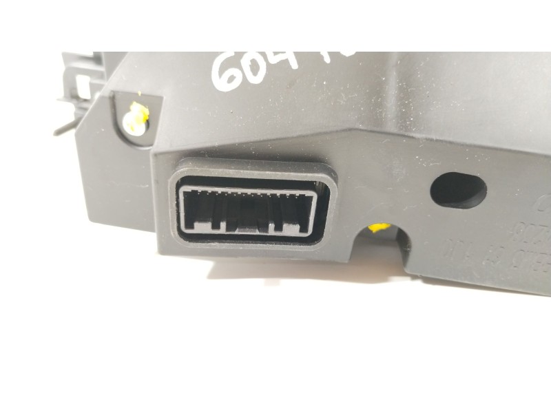 Recambio de pantalla multifuncion para mazda 3 lim. (bl) pulse referencia OEM IAM BBP3611J0D  BBP3611J0