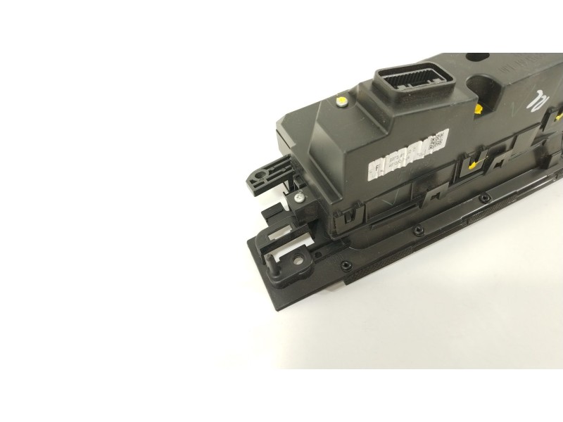 Recambio de pantalla multifuncion para mazda 3 lim. (bl) pulse referencia OEM IAM BBP3611J0D  BBP3611J0