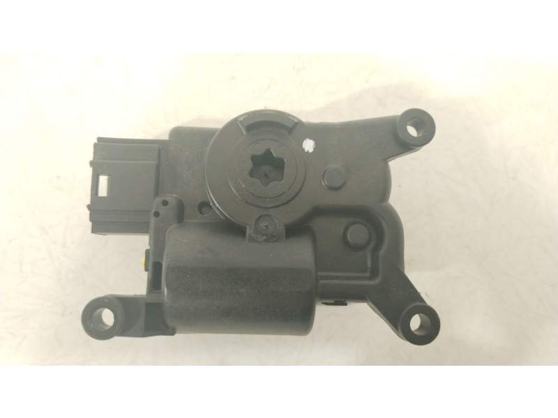 MOTOR APERTURA TRAMPILLAS CLIMATIZADOR 2Q0907511A 