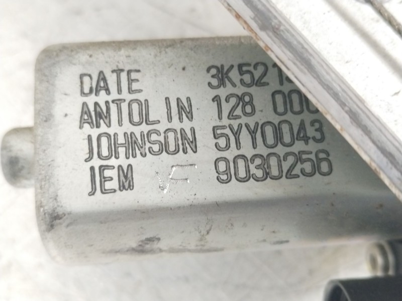 Recambio de elevalunas delantero derecho para dacia sandero ambiance referencia OEM IAM 8200733828 9030256 82007338280