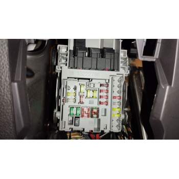CAJA RELES / FUSIBLES 13222786  OEM 13222786