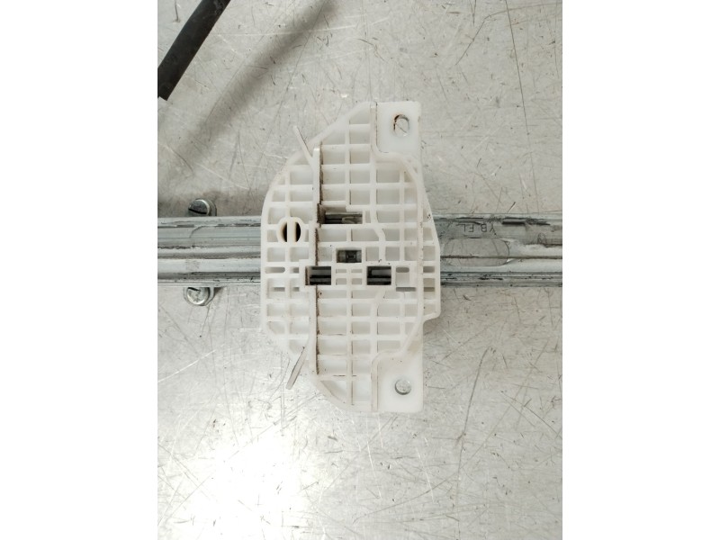 Recambio de elevalunas delantero izquierdo para kia rio (yb) attract referencia OEM IAM 82401H8110  