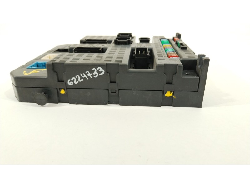 Recambio de caja reles / fusibles para peugeot 308 gt referencia OEM IAM 9663798180  