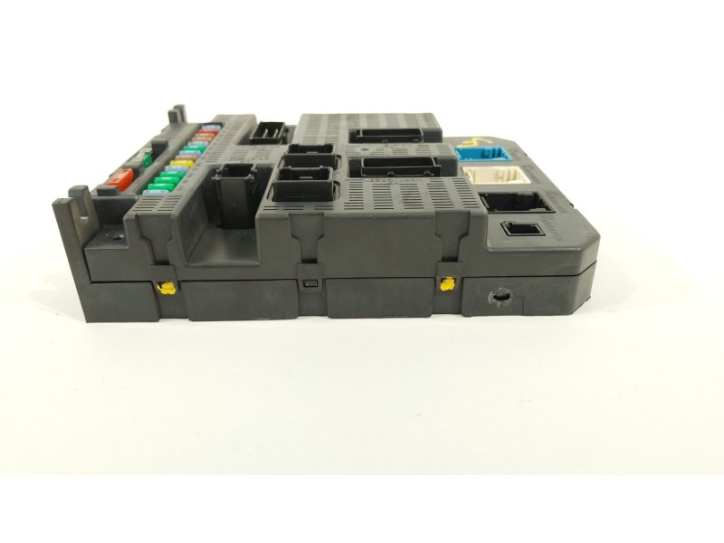 Recambio de caja reles / fusibles para peugeot 308 gt referencia OEM IAM 9663798180  