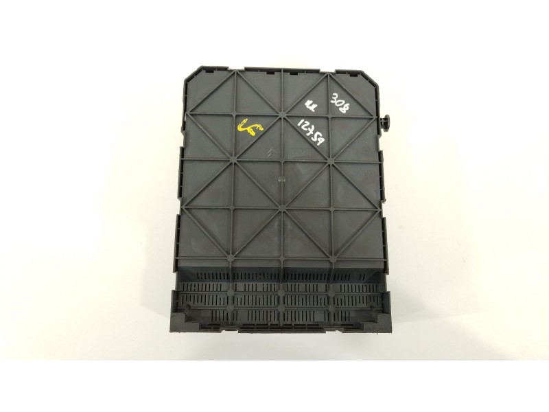 Recambio de caja reles / fusibles para peugeot 308 gt referencia OEM IAM 9663798180  
