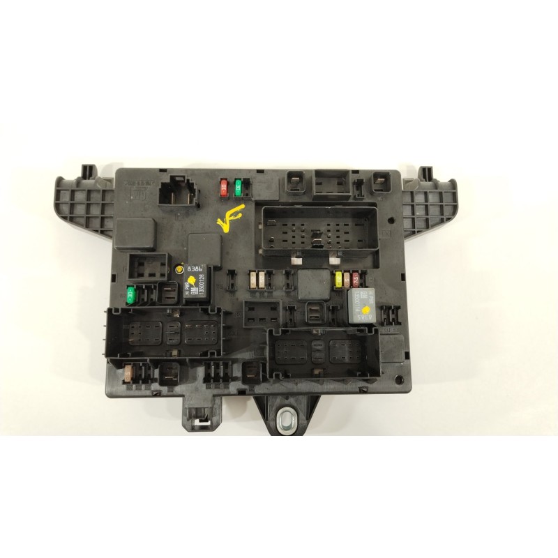 Recambio de caja reles / fusibles para opel astra j (p10) 2.0 cdti (68) referencia OEM IAM 13302300  365927271