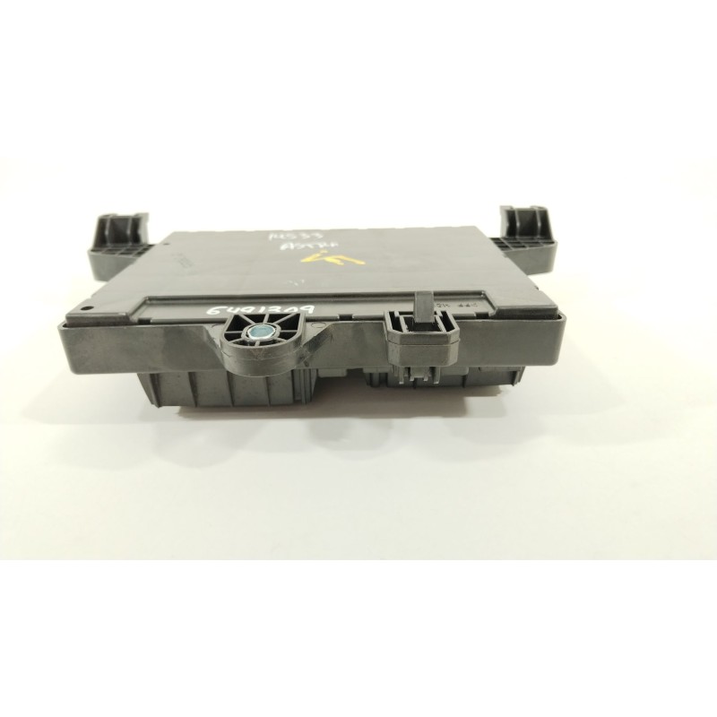 Recambio de caja reles / fusibles para opel astra j (p10) 2.0 cdti (68) referencia OEM IAM 13302300  365927271