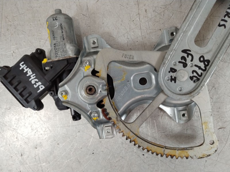 Recambio de elevalunas delantero izquierdo para toyota yaris (ksp9/scp9/nlp9) básico referencia OEM IAM 857020F010  857200D110D