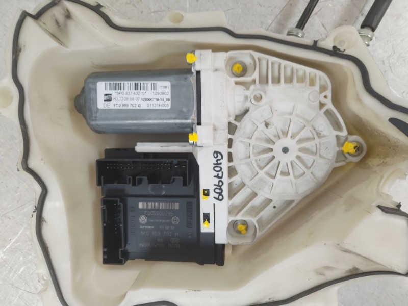 Recambio de elevalunas delantero derecho para seat altea (5p1) 1.9 tdi referencia OEM IAM 5P0837462 1K0959792M 1T0959702G