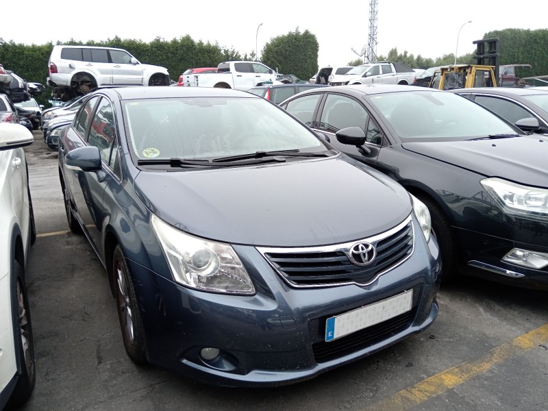 toyota avensis sedán (_t27_) del año 2011