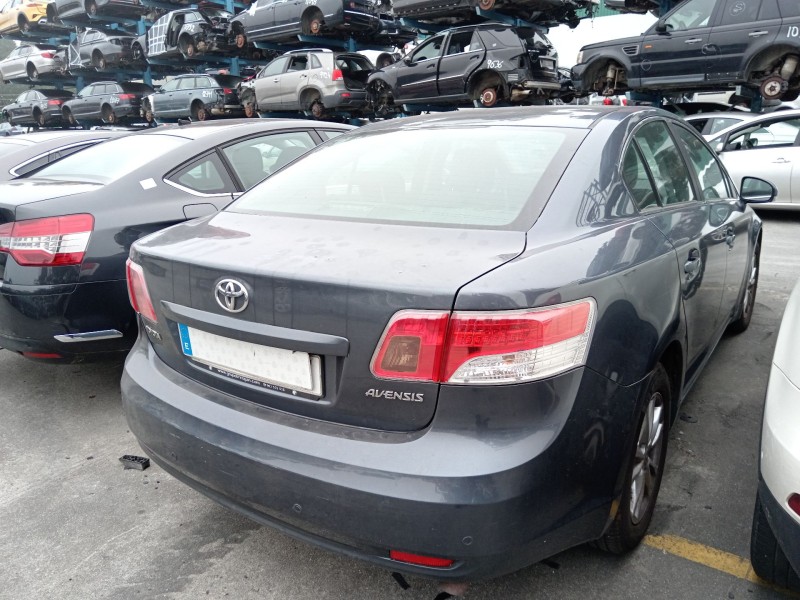 toyota avensis sedán (_t27_) del año 2011