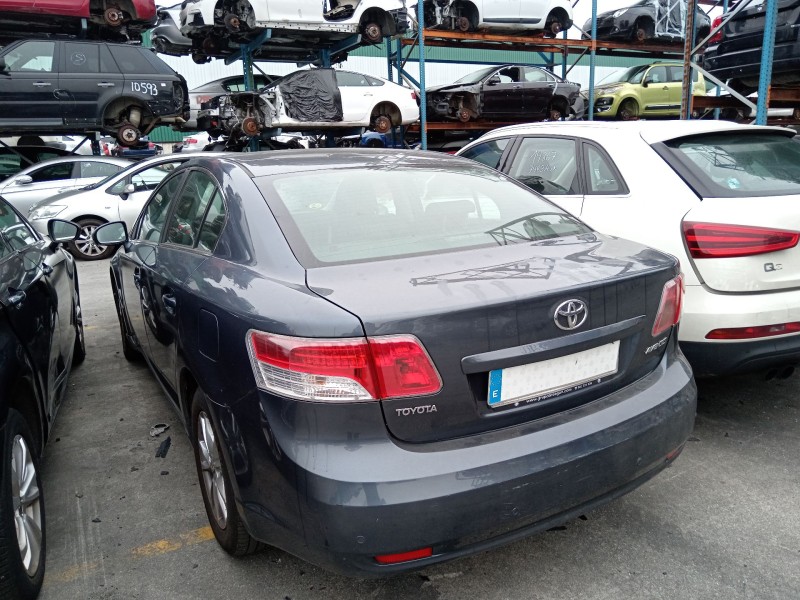 toyota avensis sedán (_t27_) del año 2011