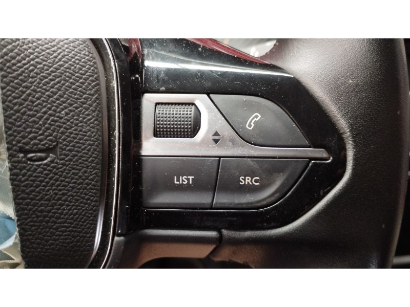 Recambio de volante para peugeot 208 2020 referencia OEM IAM   